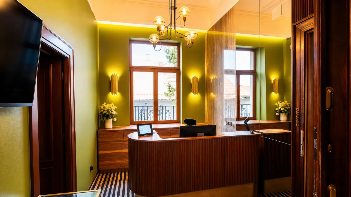 Reception di Vila Siago, hotel boutique nel centro storico di Cluj