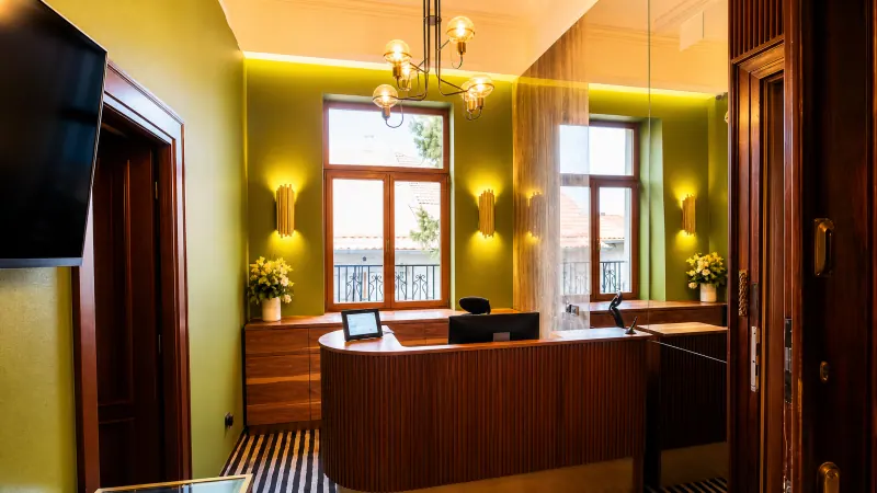 Reception di Vila Siago, hotel boutique nel centro storico di Cluj